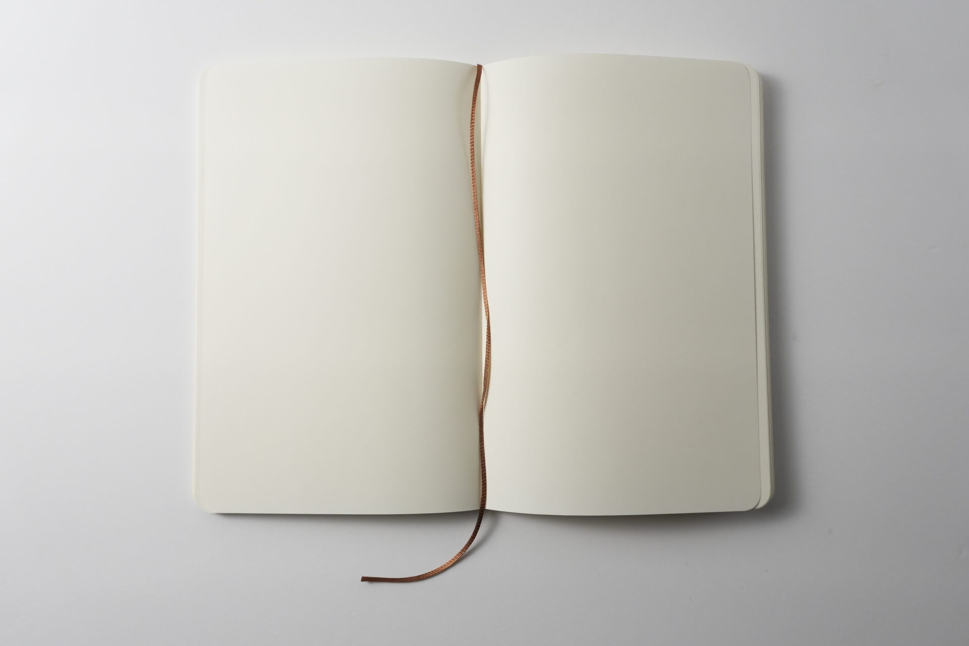 包む、綴る、旅する −ギフトセット-藤と燕ノート × 花詰め招き猫風呂敷